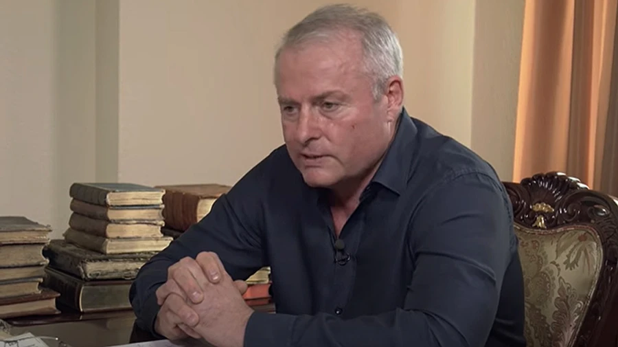 Екснардеп, який сидів за вбивство, виграв вибори – ВВС