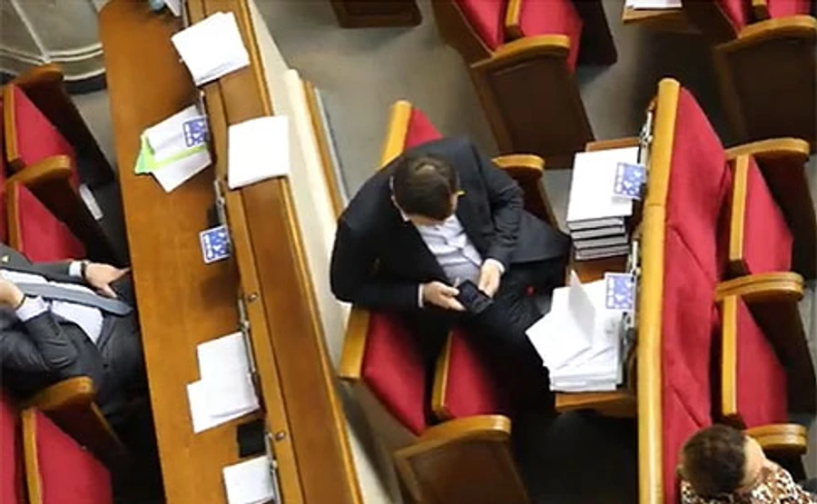 В ОПЗЖ вигадали ноу-хау: кнопкодавити можна навіть ногою