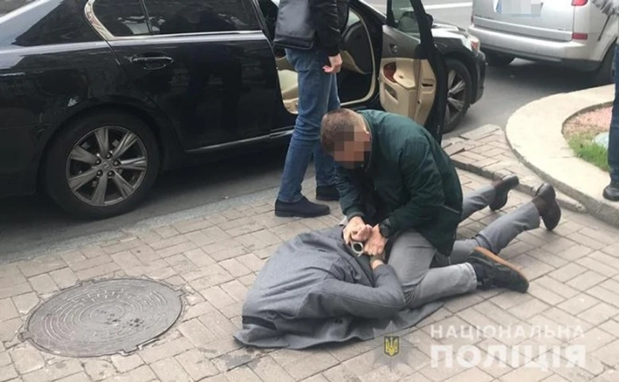 В Києві затримали головного спеціаліста НБУ: погорів на хабарі в $50 тисяч