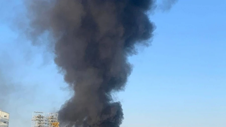 У порту Чорноморська спалахнула масштабна пожежа