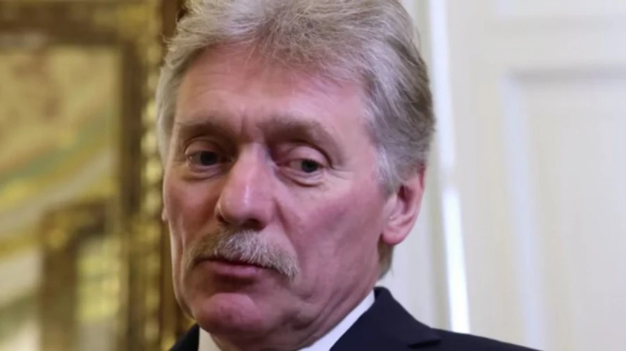 Пєсков стверджує, що в РФ акуратно ставляться до заяв про ядерну зброю, а в Медведєва – своя думка