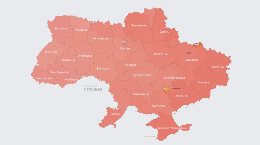 Росія завдає комбінованого удару: по всій Україні оголошено повітряну тривогу