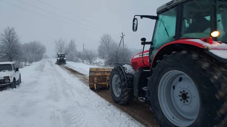 На ряде украинских дорог ограничили движение из-за непогоды