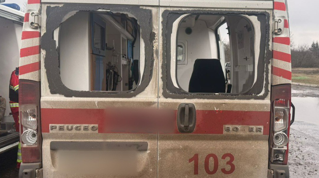 Russian FPV drone hits near ambulance in Kharkiv Oblast, injuring two people