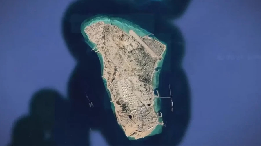 US reports strikes on military targets on Iran's Kharg Island