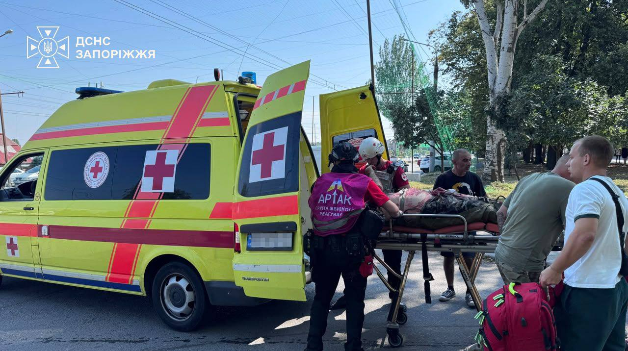 Росіяни вдарили КАБами по Запоріжжю: 13 постраждалих, 10-річна дівчинка у тяжкому стані