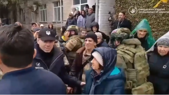 Люди з Олешків уже вирушили на територію РФ, звідки полетять в Білорусь