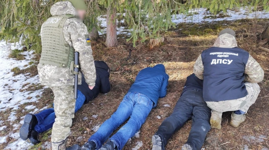 На Буковине с выстрелами задержали нарушителей границы