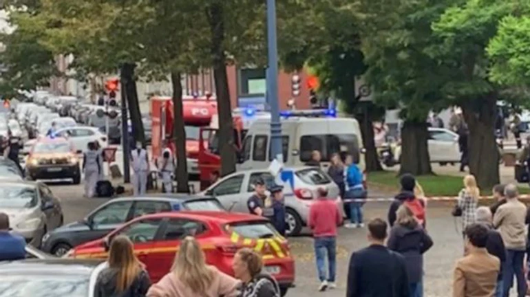 Во Франции уроженец РФ напал на школу и убил учителя: нападавший кричал Аллаху ахбар