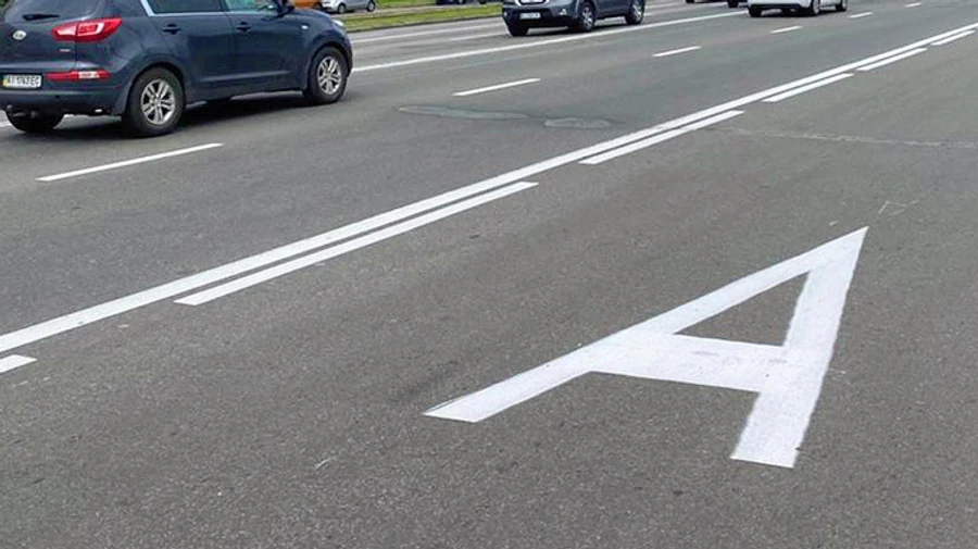 КМДА: Авто на смузі громадського транспорту вважаються диверсантами 