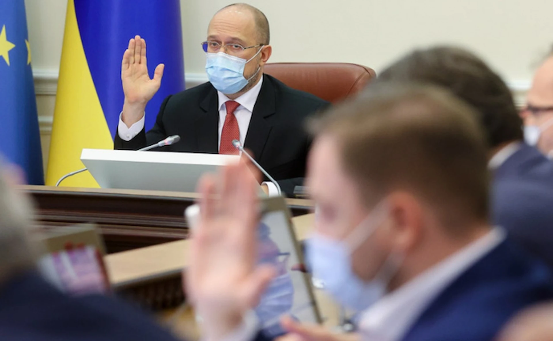 Кабмін позбувся повноважень, вибори після смерті місцевого голови і енергетична безпека