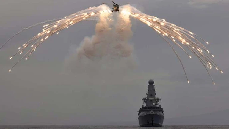 Минобороны Британии: военные РФ не стреляли по эсминцу, корабль был в водах Украины