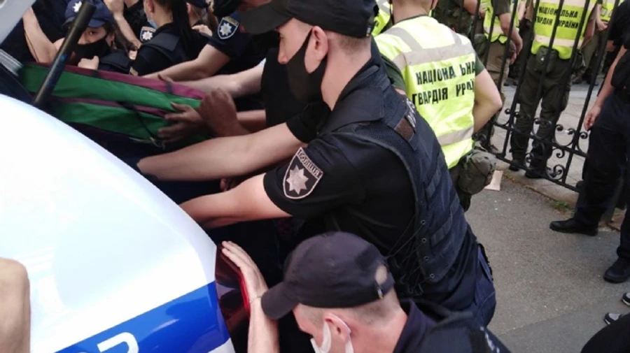 Под Офисом президента произошла стычка шахтеров с полицией