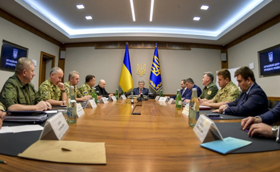 ДУС каже, що частина техніки з ситуаційної кімнати Порошенка у них