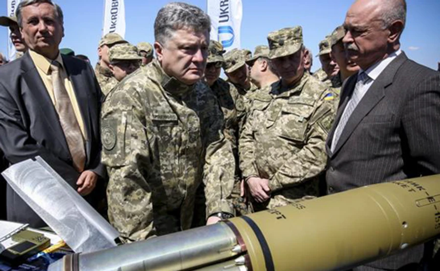 Порошенко: Нам потрібна високоточна ракетна зброя