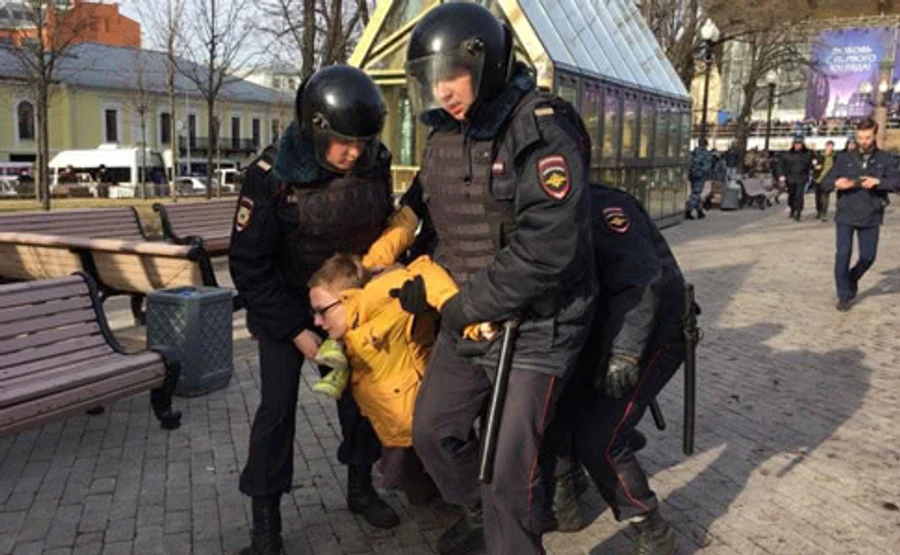 Он вам не Димон: Количество задержанных возросло до 800 человек