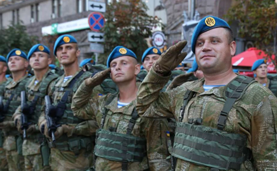 Порошенко объяснил, зачем нужен военный парад