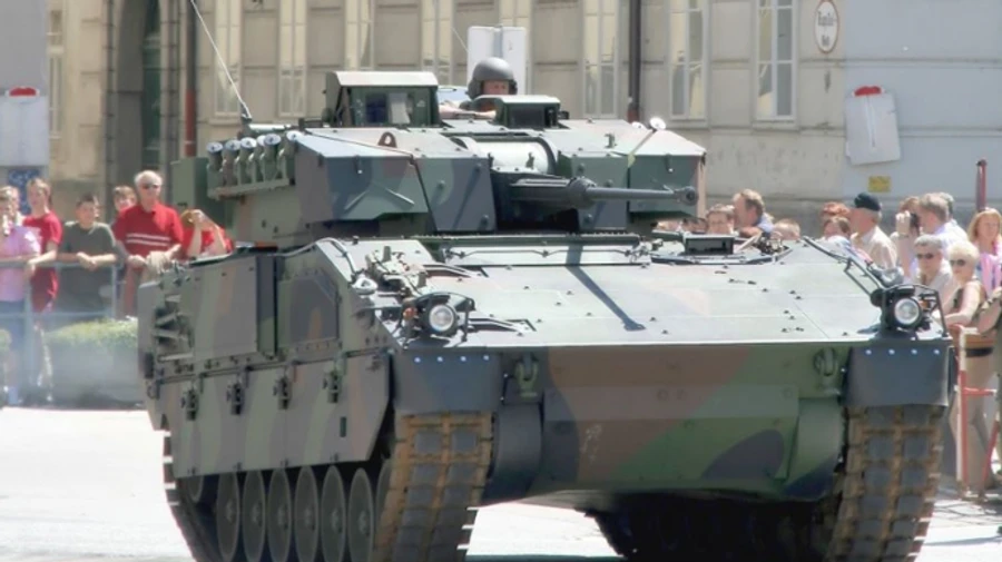 Латвия закупит десятки новых БМП, которые стоят на вооружении Испании