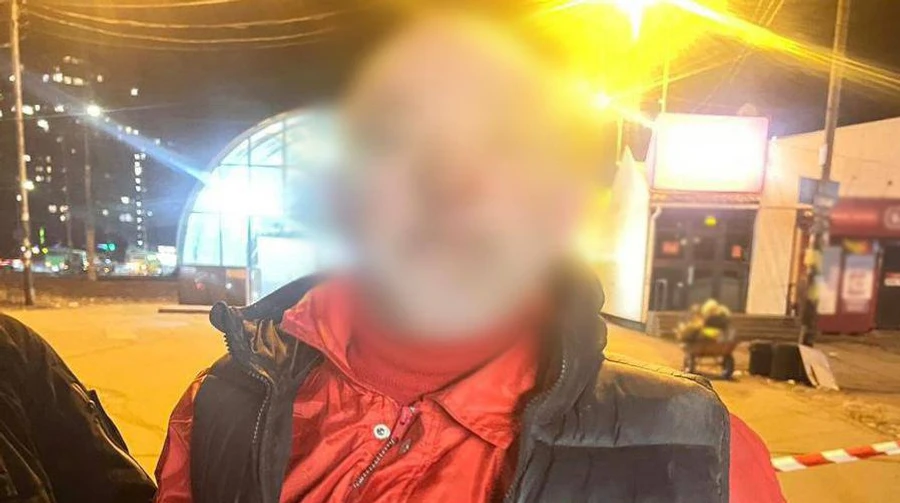 У Києві іноземець погрожував перехожим бойовою гранатою: його затримали