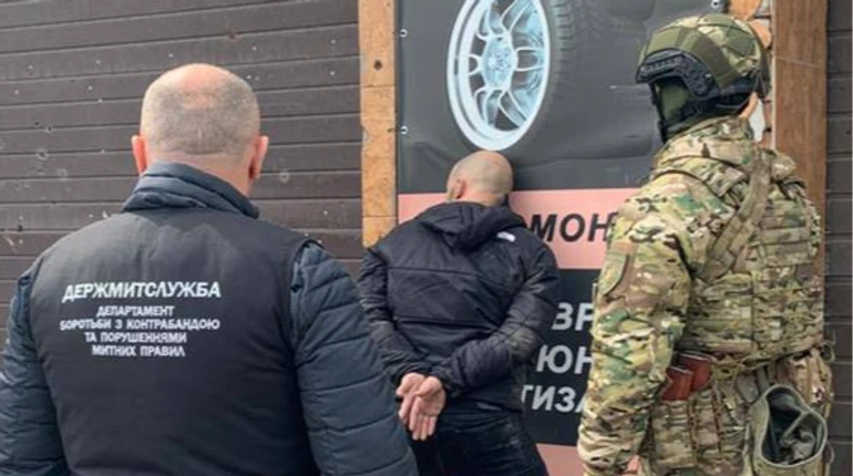 Ввезення авто під виглядом гуманітарки: у ДМС розповіли про масштаби схеми