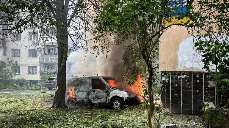 Зеленський: РФ уже випустила 800 дронів і атака триває