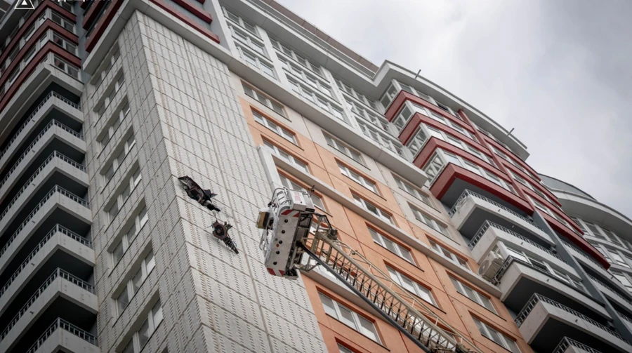Exquisite work: Shahed-type drone lodged in Odesa apartment block is diffused 15 floors up – photos, video