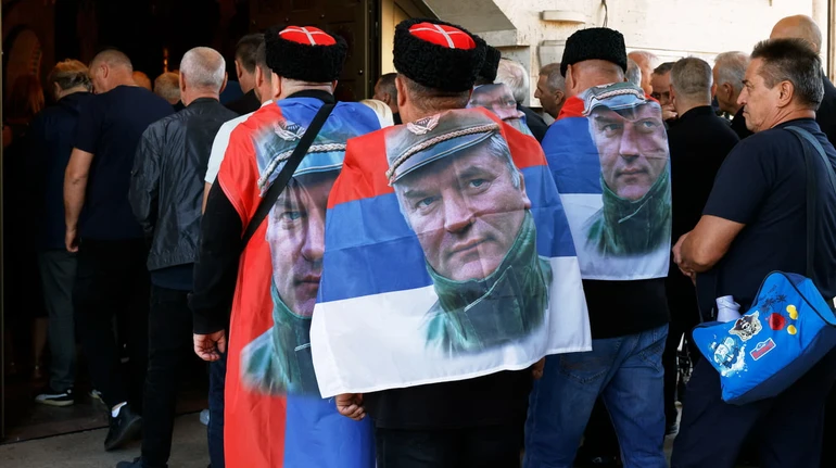 Высочайшее уважение к генералу-мяснику. Как Сербия останавливает движение в ЕС ради военного преступника