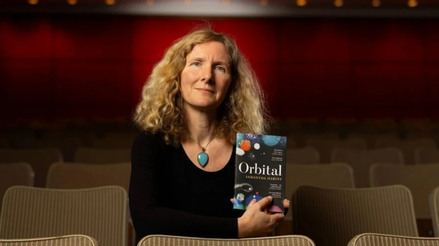 Саманта Гарві стала лауреаткою Букерівської премії 2024 року за роман Orbital