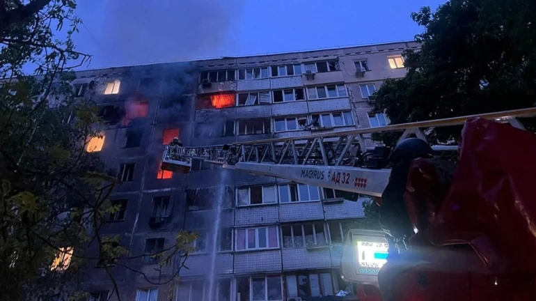 Росіяни атакували 4 ракетами і 142 дронами, десятки БпЛА ще в повітрі – Зеленський