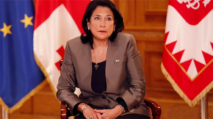 Правительство Грузии не дало разрешение президенту поехать в Украину 