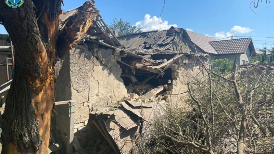 Russia attacked Kherson: shell hit a house, two children injured