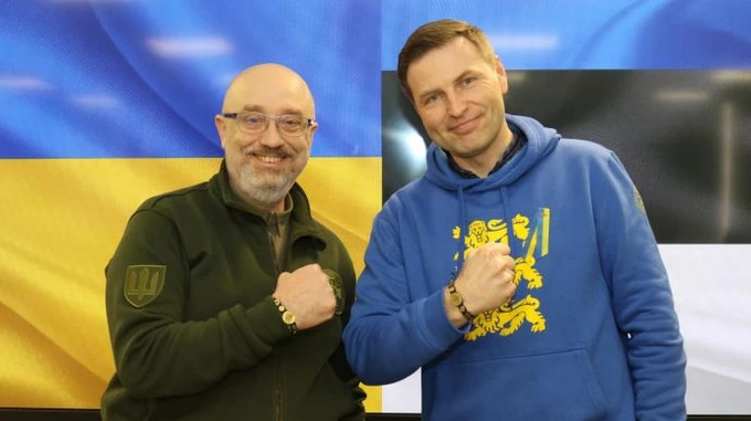 Министр обороны Эстонии прибыл в Киев и передал пакет помощи для ССО
