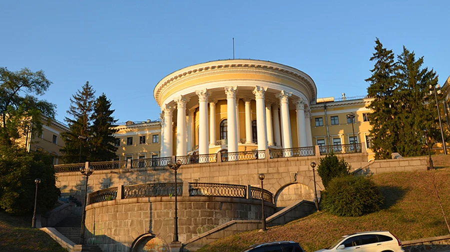Ексчиновників КМДА підозрюють у незаконному відчуженні Жовтневого палацу