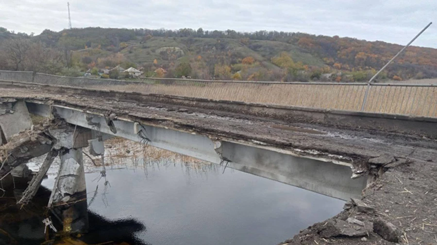 Russians blow up bridges as Ukraine’s Armed Forces approach