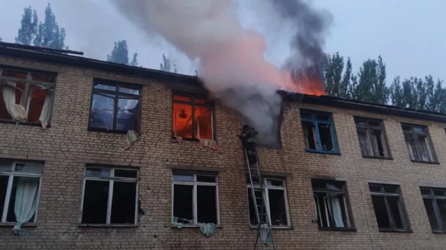 College ablaze after Russian attack on Bakhmut