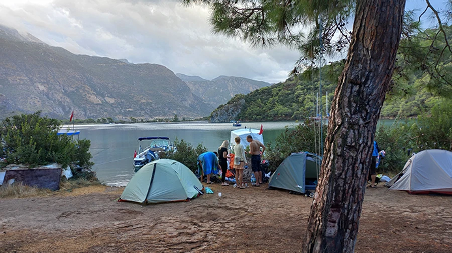 Українські туристи застрягли в Туреччині через смерть члена групи