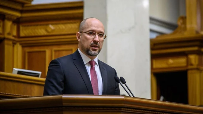 Прем’єр заступився за міністра оборони: Таран на своєму місці