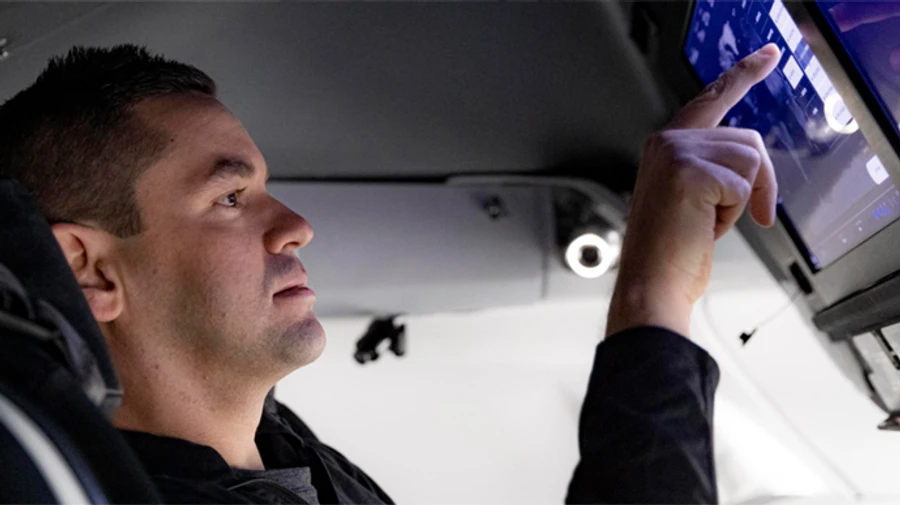 SpaceX готовится отправить в космос первых туристов