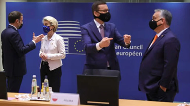 Гроші в обмін на правосуддя: як ЄС здолав опір Польщі та Угорщини і чому це важливо