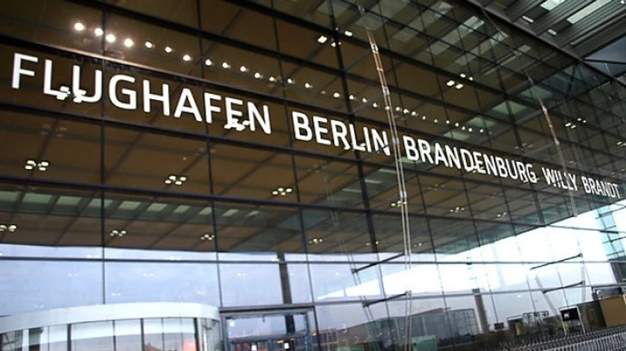 Новий аеропорт Берліна відкрили із запізненням у 9 років