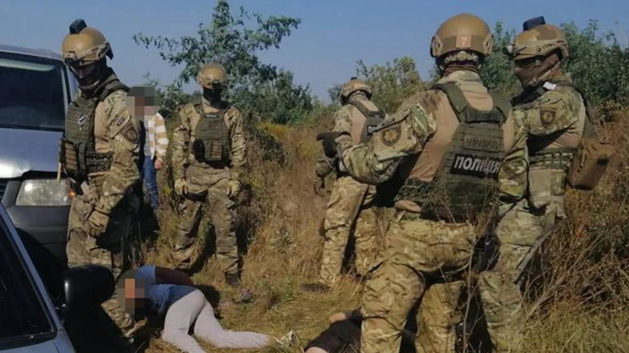 На Сумщині викрили злочинну групу, яка постачала наркотики в колонію