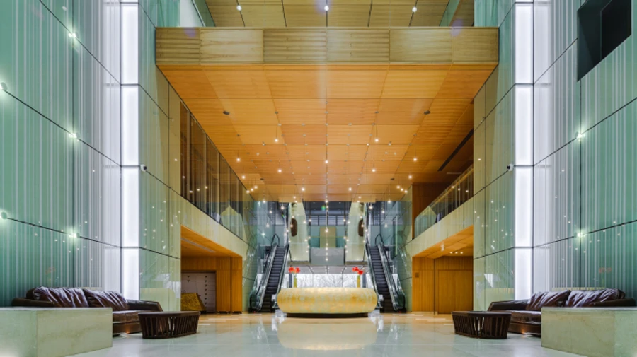 З Паркового, де знаходиться офіс Слуги народу, евакуювали людей