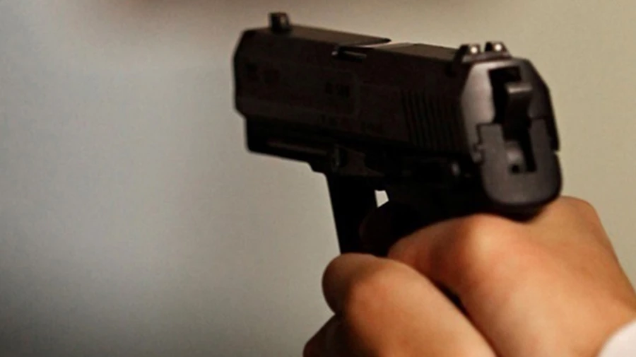 В Бердянске пьяный мужчина стрелял из окна, чтобы напугать детей во дворе