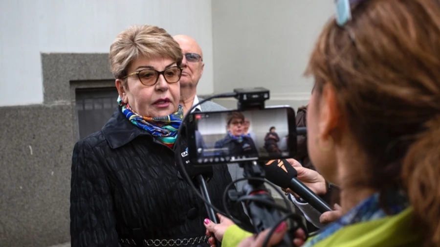 Russian ambassador to Bulgaria chased out of Sofia gallery amid chants of Murderer! – video