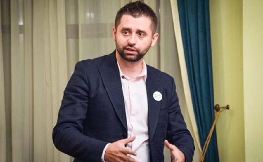 Арахамія каже, що інші партії самоусунулися від Кабміну: Хай ідуть лісом