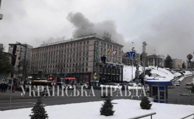 На Хрещатику горить будинок