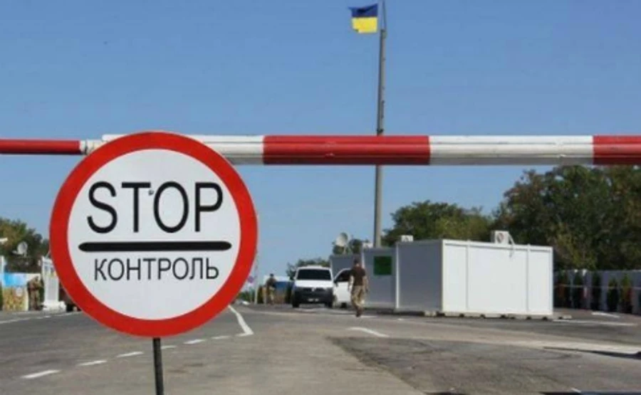 Снайперы боевиков обстреляли КП на Донбассе, введен режим красный