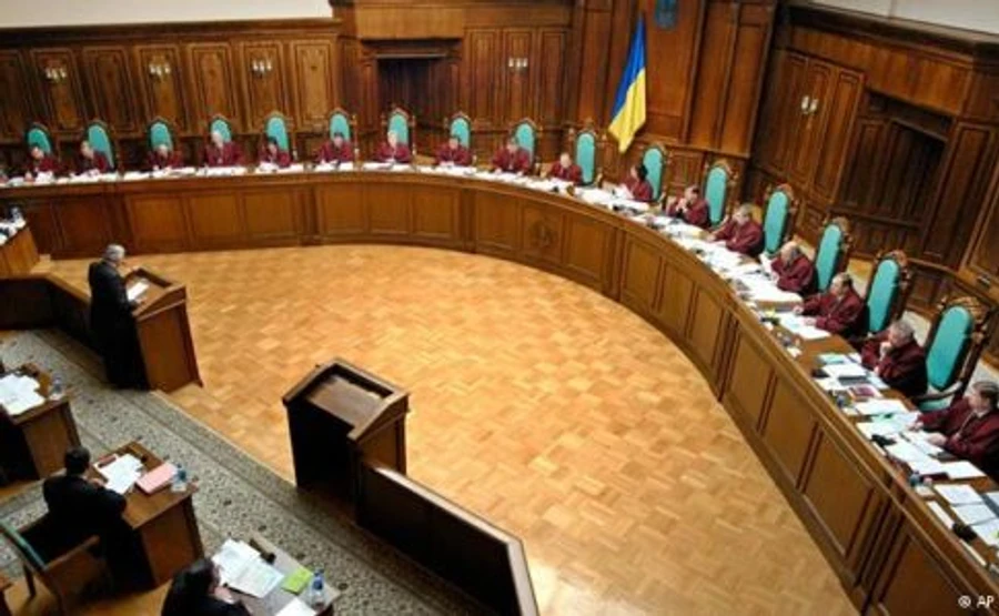 Активисты: КС вновь попытается отменить люстрацию