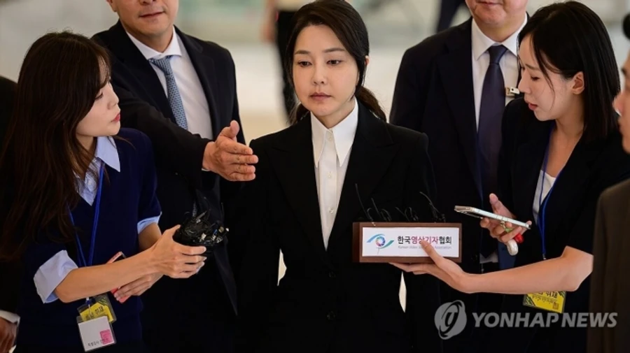 В Южной Корее требуют выдать ордер на арест бывшей первой леди