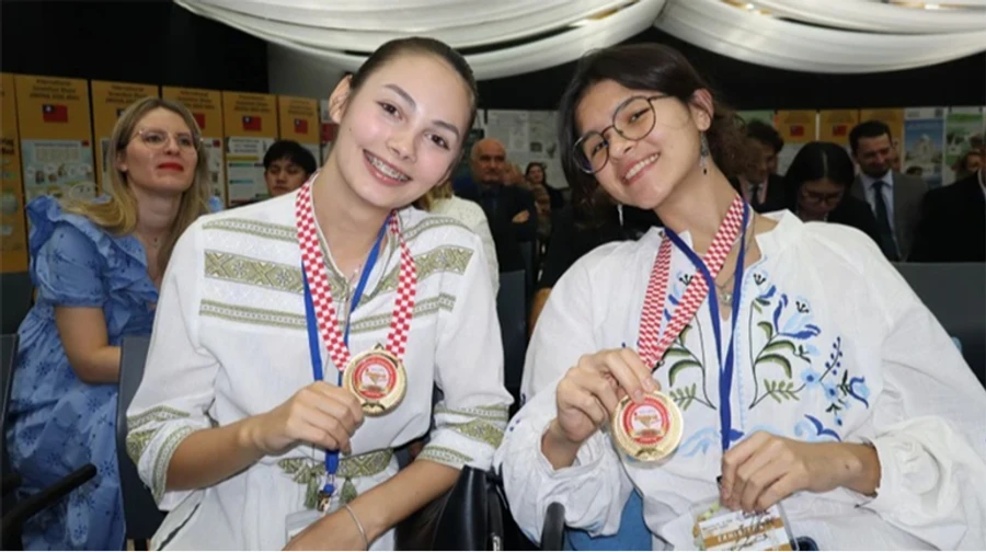Next-generation prosthetics and drone autopilot systems: Ukrainian school students win gold at international inventions show